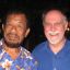 Paul Ahpoy, vétéran fidjien de Christmas avec le Pr Al Rowland, auteur d'une étude sur l'ADN des vétérans.
